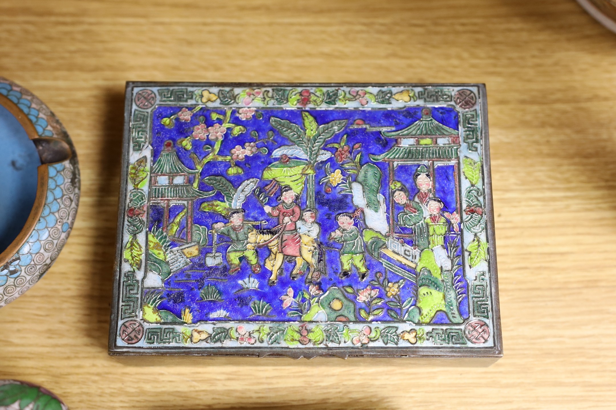 A group of Chinese and Japanese cloisonné enamel wares and a Continental enamel snuff box, largest 16cm